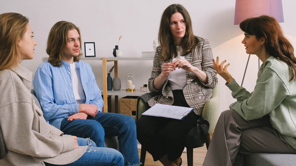 Counseling And Peer Support For Stronger Connections 2